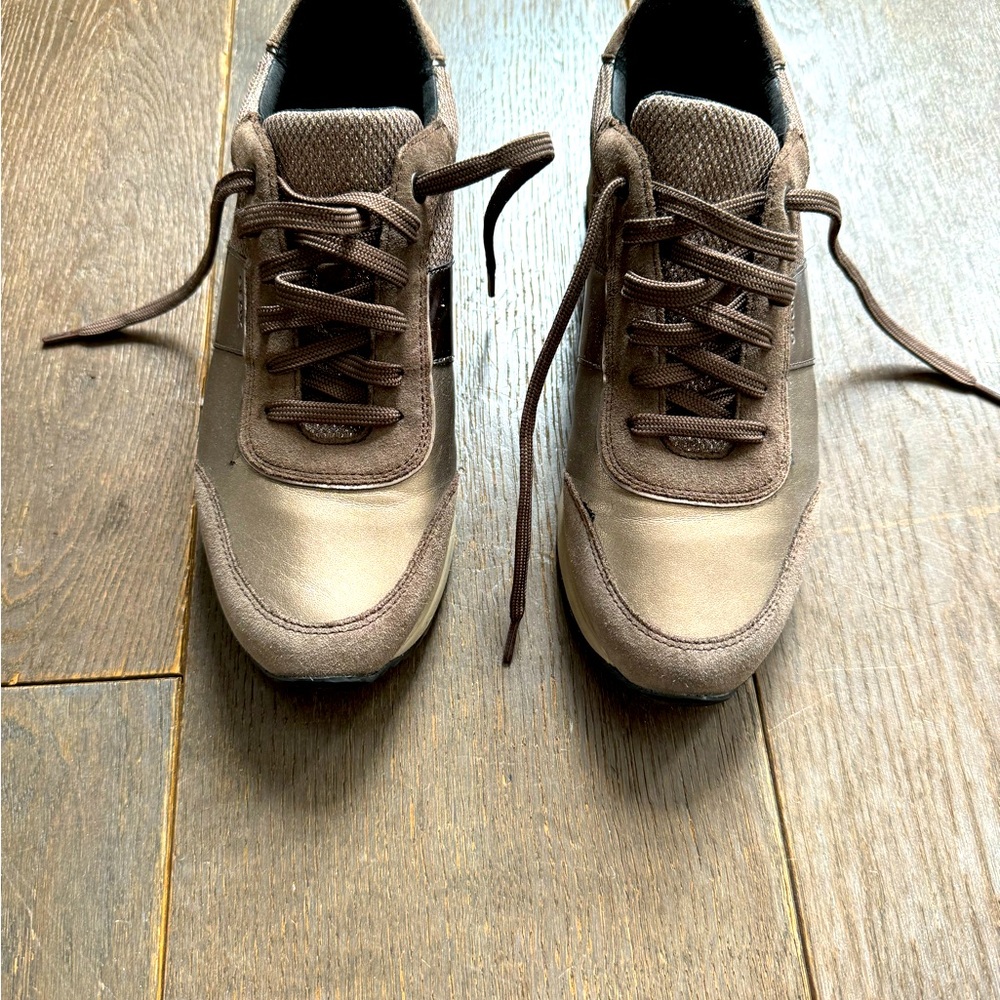 Geox golden sneakers excellent condition